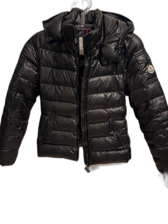 Svart Moncler pufferjacka med huva