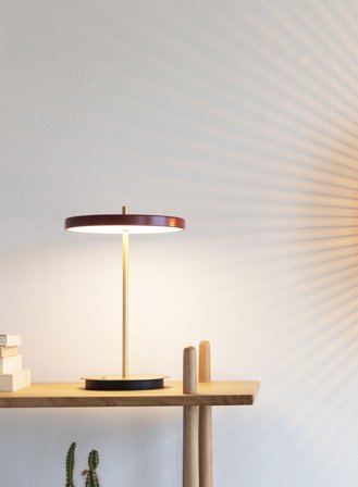 Asteria Move oppladbar bordlampe - rubin rød