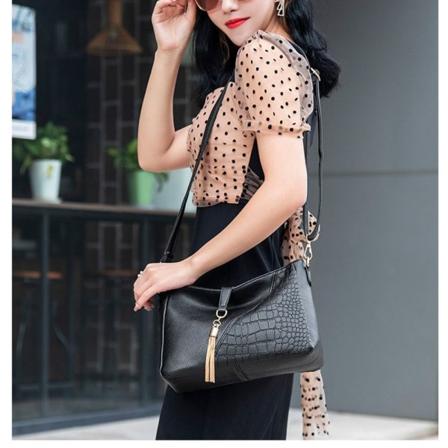 Damväska i mjukt läder Tofs Axelväska Crossbody-väska black