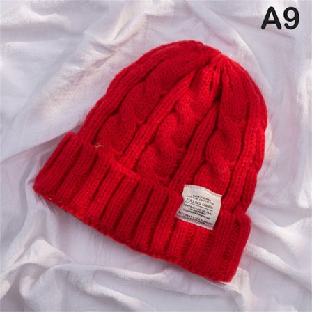 {hw}Trendikäs syksyn ja talven punk-goottilainen neulemyssy, pehmeä neulottu hattu