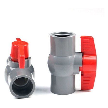 PVC-kulventil, U-PVC-plastventil, raka kopplingar (20 mm) för flödeskontroll och grå avstängning.