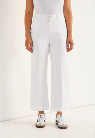 Cellbes of Sweden - Vid ankeljeans med sydd press i hvit denim for damer i størrelse 64R