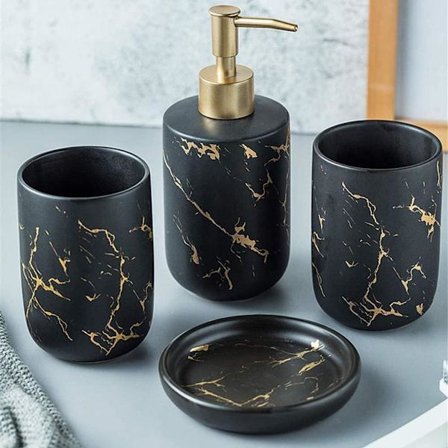 Tidløs elegance, 4-delt badeværelsessæt med marmoreffekt, der løfter dine daglige ritualer