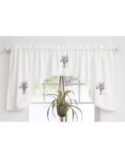 Buet kappe Lavendel med broderi Hvid