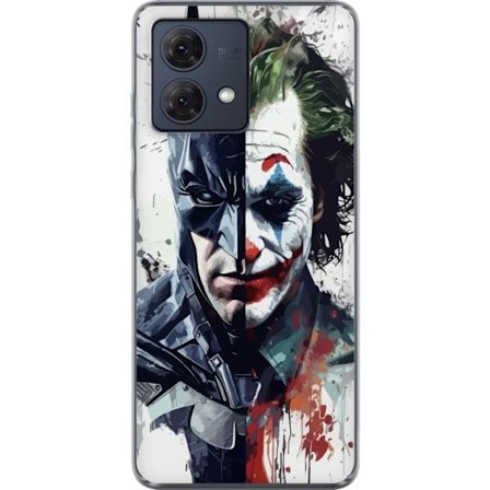 Kompatibelt Mobildeksel til Motorola Motorola Moto G84 Delt portrett av Batman og Joker i dramatisk illustrasjon, ikonisk superhelt motiv med mørk ku