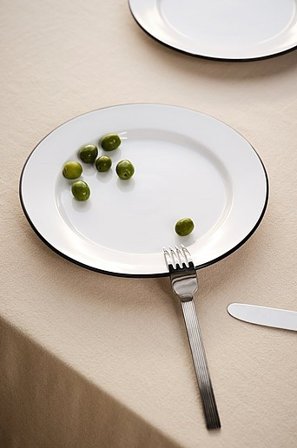 Jotex - Tallrik 2-pack ø 27 Cm Vit/svart ALVE - Köp Tallrikar hos Jotex