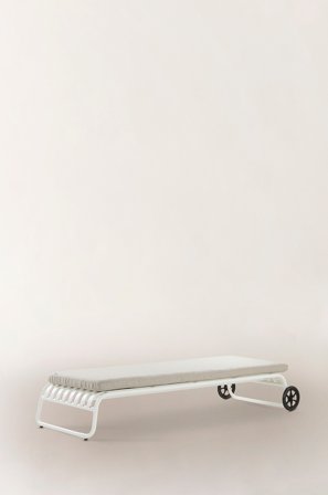 Jotex - Solseng Hvit/lys grå pute - NERJA - Kjøp Solstoler & solsenger hos Jotex