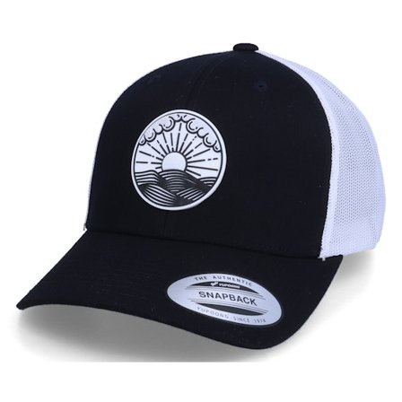 Iconic - Noir trucker Casquette - Ocean Sunset Patch Black/White Trucker @ Hatstore