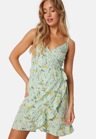 Bubbleroom - Flounce Short Strap Dress - Green/Patterned - Kläder