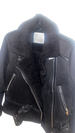 Svart stradivarius teddyjacka med bälte och dragkedja