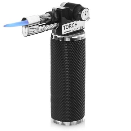 Keittiön poltin rapealle pinnalle ja grillatulle lihalle