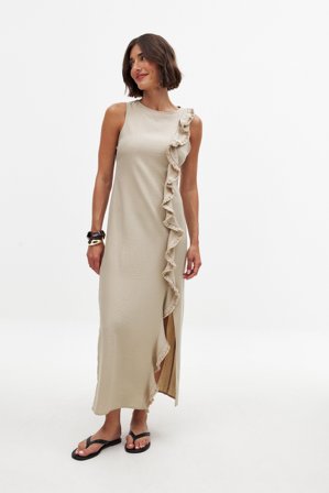 Cecilie Haugaard x NA-KD Midiklänning med ryschdetalj och fransar - Sommarklänningar - Beige - EU 40