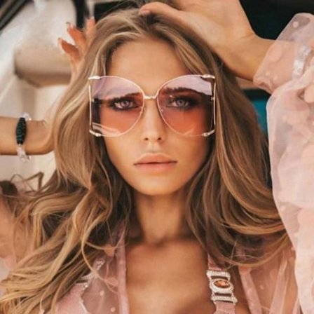 Aurinkolasit lady metal helmillä ylisuuria