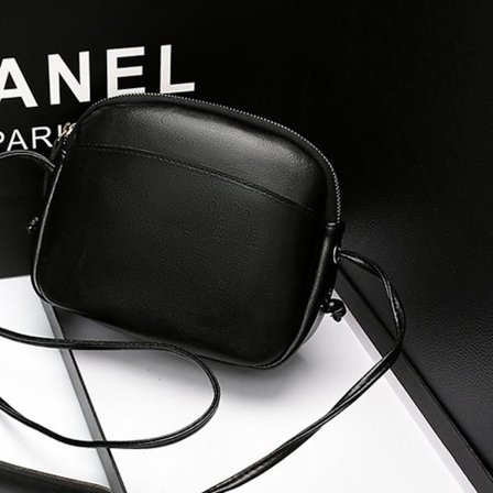 Pieni söpö naisten olkalaukku (musta)