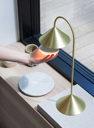 Grasp oppladbar bordlampe H47 - messing