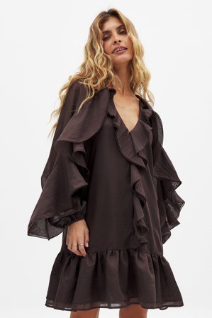 NA-KD - Minikjole med volanger og lange ermer - Kjole med rynkete effekt - Brun - EU 44