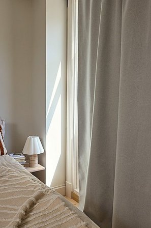 Jotex - Verduisteringsgordijn 1 Lengte Lichtbeige Lichtbeige - MOONBEAM - Koop Verduisterende gordijnen bij Jotex