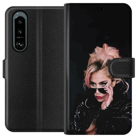 Kompatibelt Lommeboketui til Sony Xperia 5 III Lady Gaga portrett med solbriller og dramatisk sminke i mørk glamorøs stil