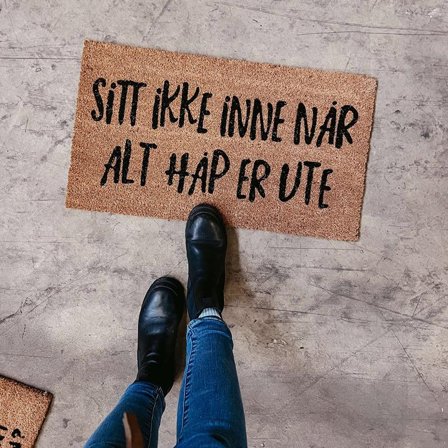 Trend Design Dørmatte "Sitt ikke inne"