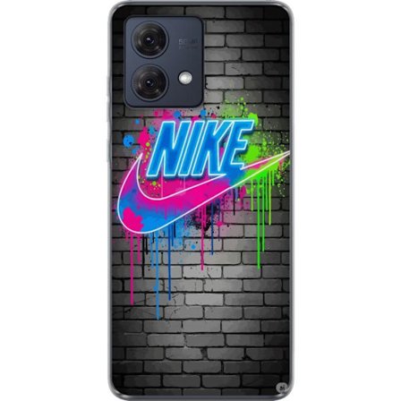 Motorola Moto G84 Genomskinligt Skal Neonfärgad street art logotyp färgstark graffiti i blått, rosa och grönt spray på tegelvägg trendigt urbant