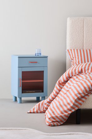 Jotex - Nattbord Lys blå/korallrød - BIBBI - Kjøp Barneskap & barnehyller hos Jotex