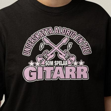 Svart - T-shirt - Underskatta aldrig en tjej som spelar gitarr Black XXL