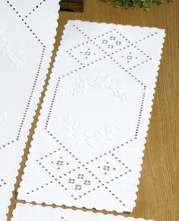 Broderikit Hardangerlöpare Vita rosor - Permin