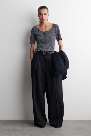 COS Women's Camiseta De Canalé Con Botones in Negro