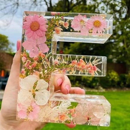 Nattlampe i resin med pressede blomster: Håndlagde LED-bokstavlamper - Unik bursdags- eller morsdagsgave til ham/henne{ee}