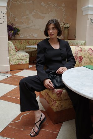 Cecilie Haugaard x NA-KD Åtsittande blazer med rund hals - Blazers - Svart - EU 34