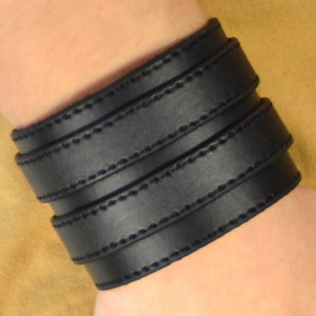 Svart Armband i Konstläder med Dubbla Spännen för män - Breda armband