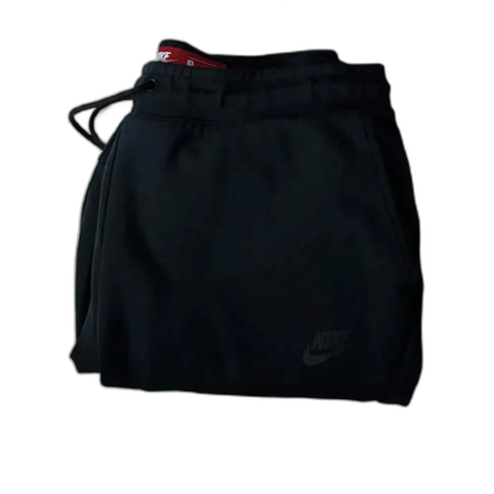 Svart hoodie och byxor från Nike