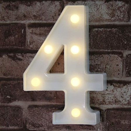 Koristeellinen LED-valonumerokirjaimet, valkoinen muovinen valokirjainnumerovalojuhla-hääkoriste paristokäyttöinen numeroluku (4)