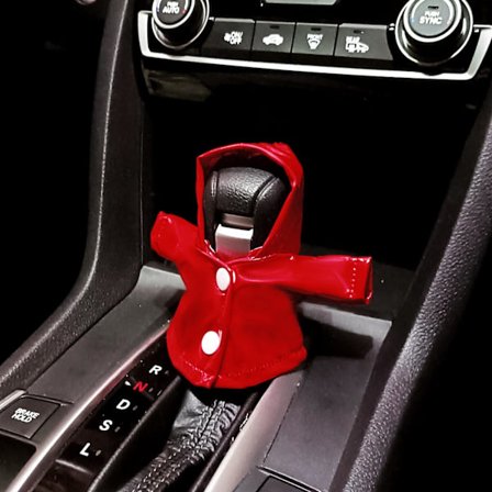 Röd Regnrock - Formad Växelspaksknopp, Unikt Mönsterskydd, Universell Passform för de Flesta Växelspakar, Stilren Inredningsdetalj för Bilen