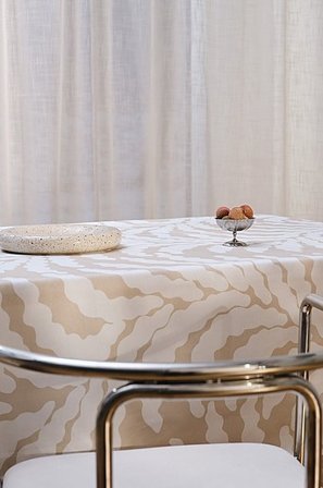 Jotex - Abwischbare Tischdecke Beige/naturweiß - FERN - Kaufe Tischdecken bei Jotex