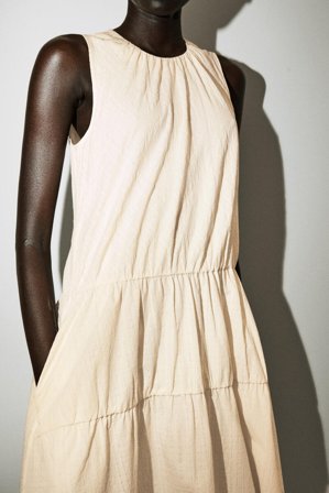 COS Bawełniana Sukienka Maxi Z Marszczeniami in Biały