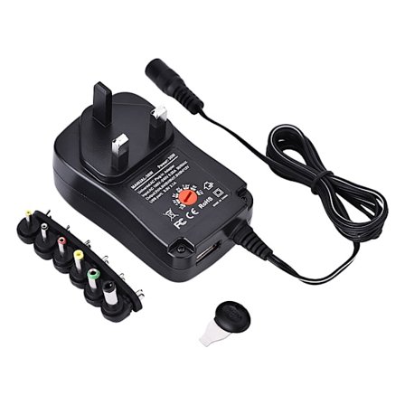 Yleiskäyttöinen AC/DC-virtalähde 5V 2.1A 6 kärjellä