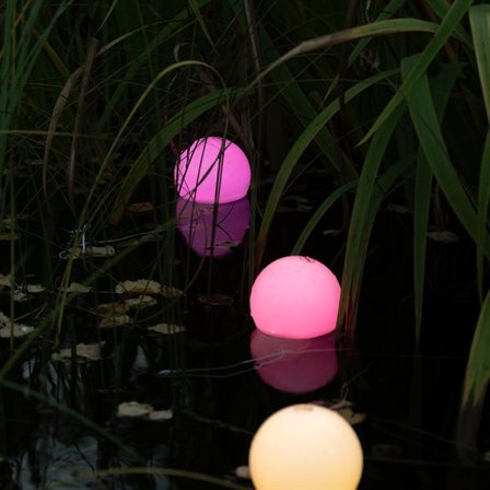 Solcelledrevet flytende LED-lys med IP68 og ankerfeste