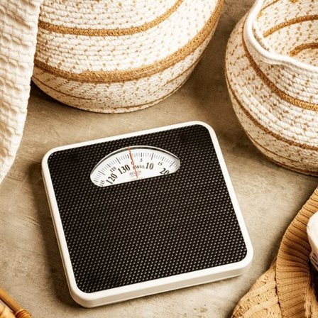 Mekanisk badevægt med 136 kg kapacitet og metalhus