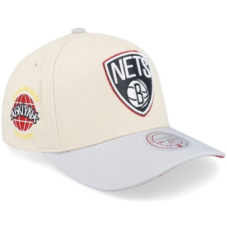 Mitchell & Ness - White adjustable Gorra - Brooklyn Nets Off White/Grey/Red Uv A-frame Adjustable @ Hatstore