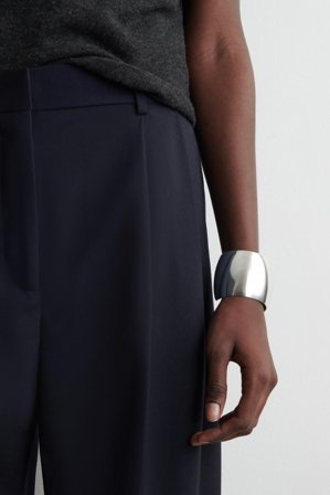 COS Women's Pantaloni In Twill A Gamba Larga Taglio Rilassato in Blu