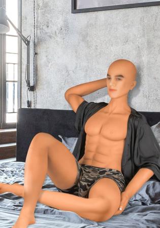 JUSTIN - FANTASIDUKKE I NATURLIG STØRRELSE - Vuxen.no - Lufttrycksbibrator, klitoris, dildo, knipe, massajestav, egg & sexmaskiner.