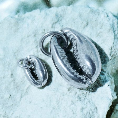 Atlantis | Set di pendenti conchiglia di ciprea color argento per uomini - Pendenti per collana
