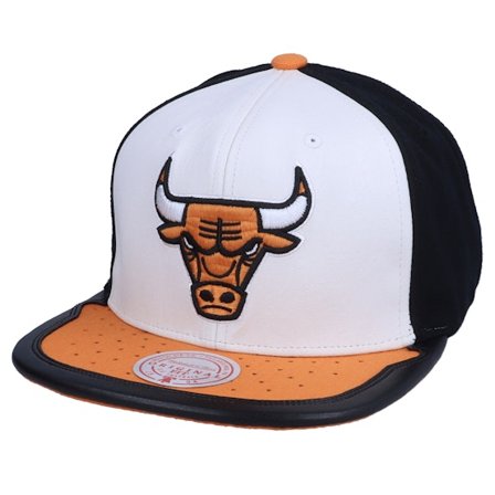 Mitchell & Ness - NBA Wit snapback Cap - Chicago Bulls Day One White/Orange Snapback @ Hatstore
