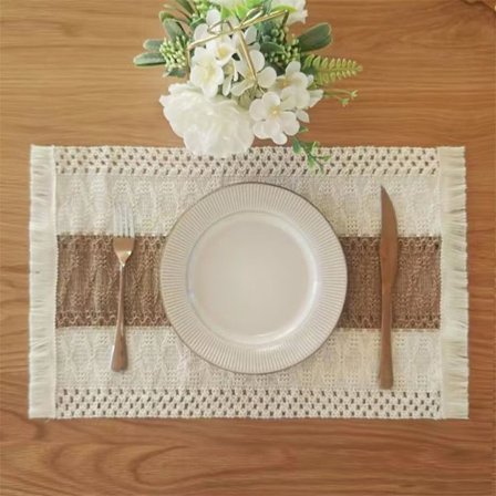 Natur bordsunderlägg i bomull och linne, med handgjorda tofsar, värmebeständiga, halkfria och maskintvättbara.