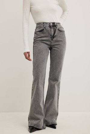 NA-KD - Utsvingte jeans med høyt liv - Flared jeans - Grå - EU 34