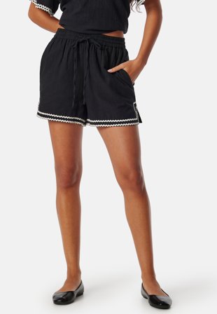 VILA Vimanda High Waist shorts Black/White Klær
