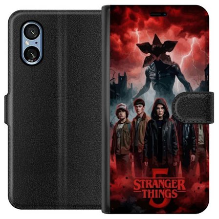 Yhteensopiva Lompakkokotelo Sony Sony Xperia 5 V Pimeä Stranger Things -inspiroima fantasiakuvaus salamalla, dramaattisella taivaalla ja intensiivise