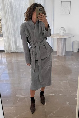 Pelin x NA-KD Jupe mi-longue en similicuir suédé - Jupes mi-longues - Gris - EU 34