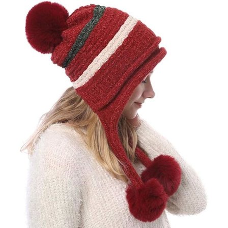 Strikket lue med dusk og øreklaffer for kvinner